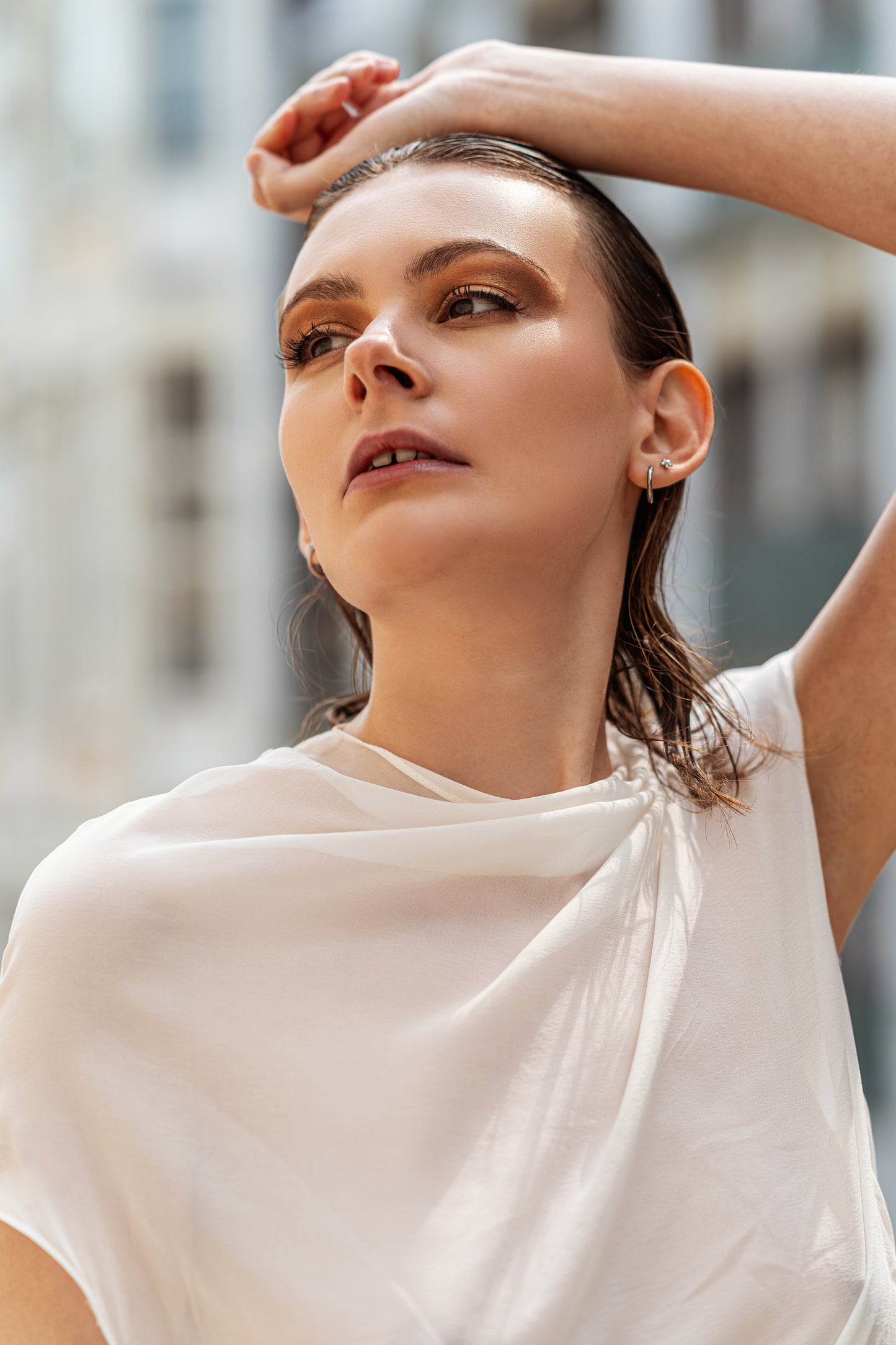 Robe drapée asymétrique longue en mousseline de soie légère