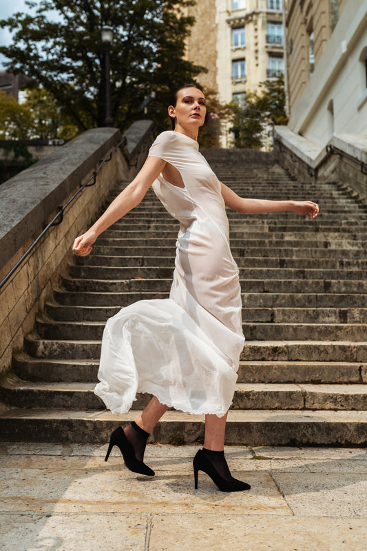 Robe drapée asymétrique longue en mousseline de soie légère